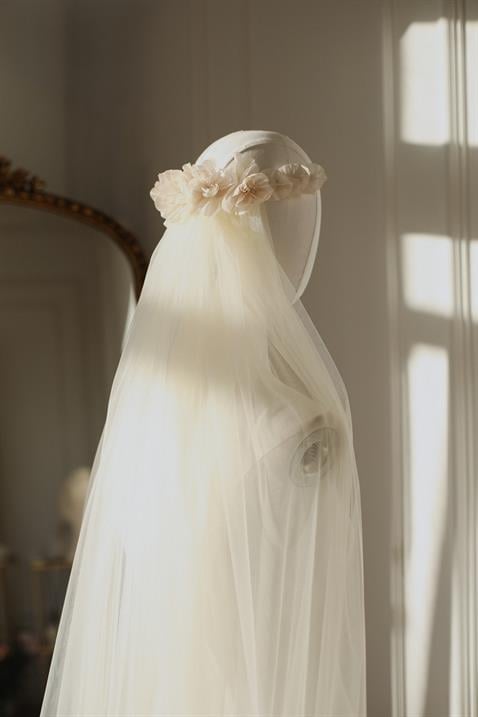 Camelia Taçlı Duvak — House of Zarif