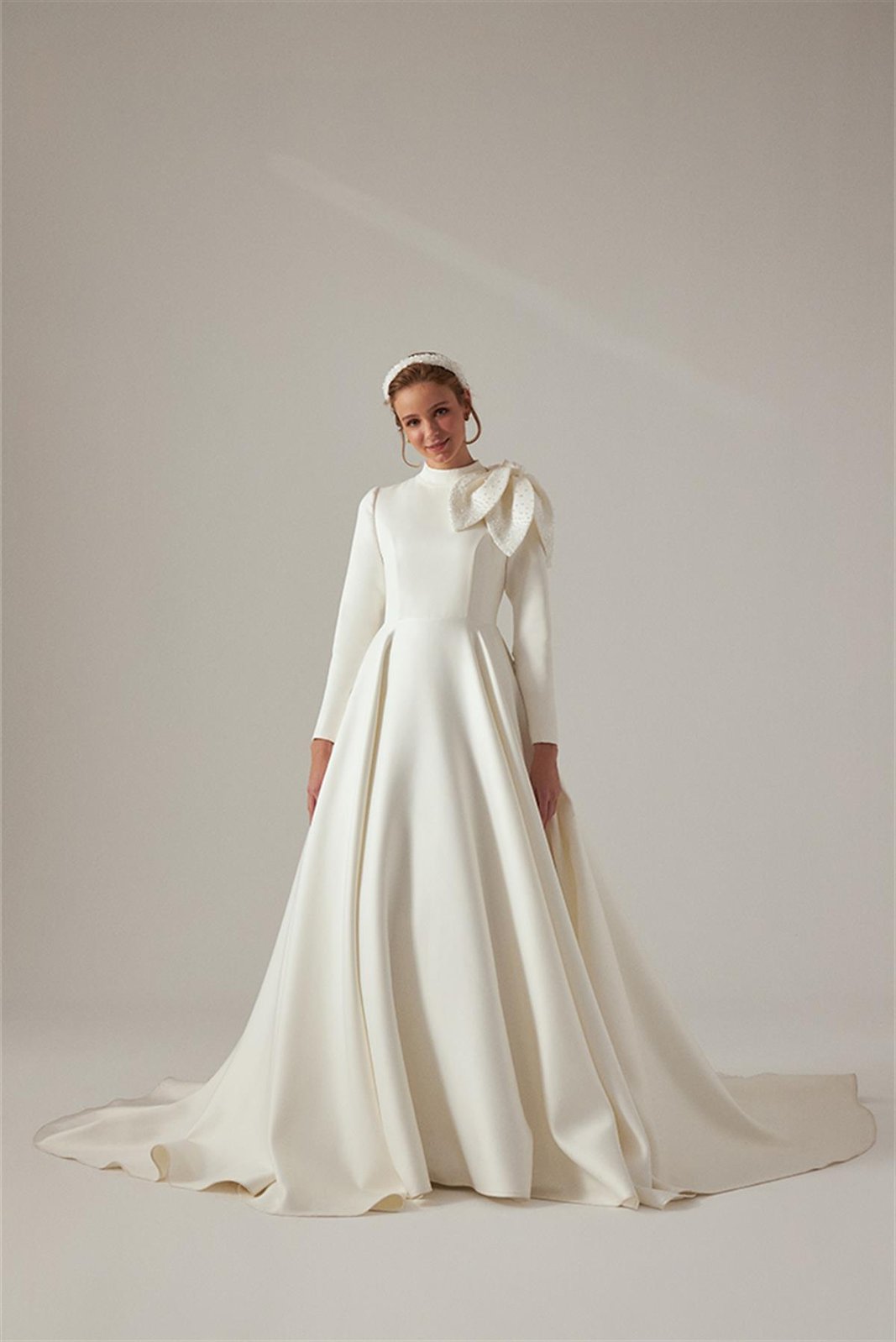 Lauren — House of Zarif kiralama